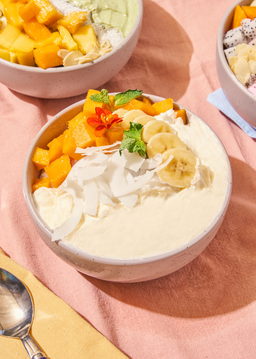 Mango smoothie bowl